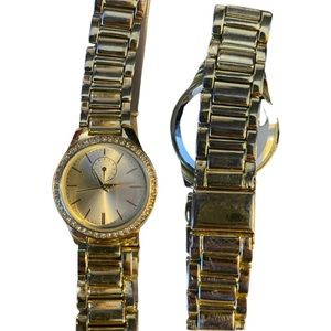 Nice gold tone watch. Looks fancy